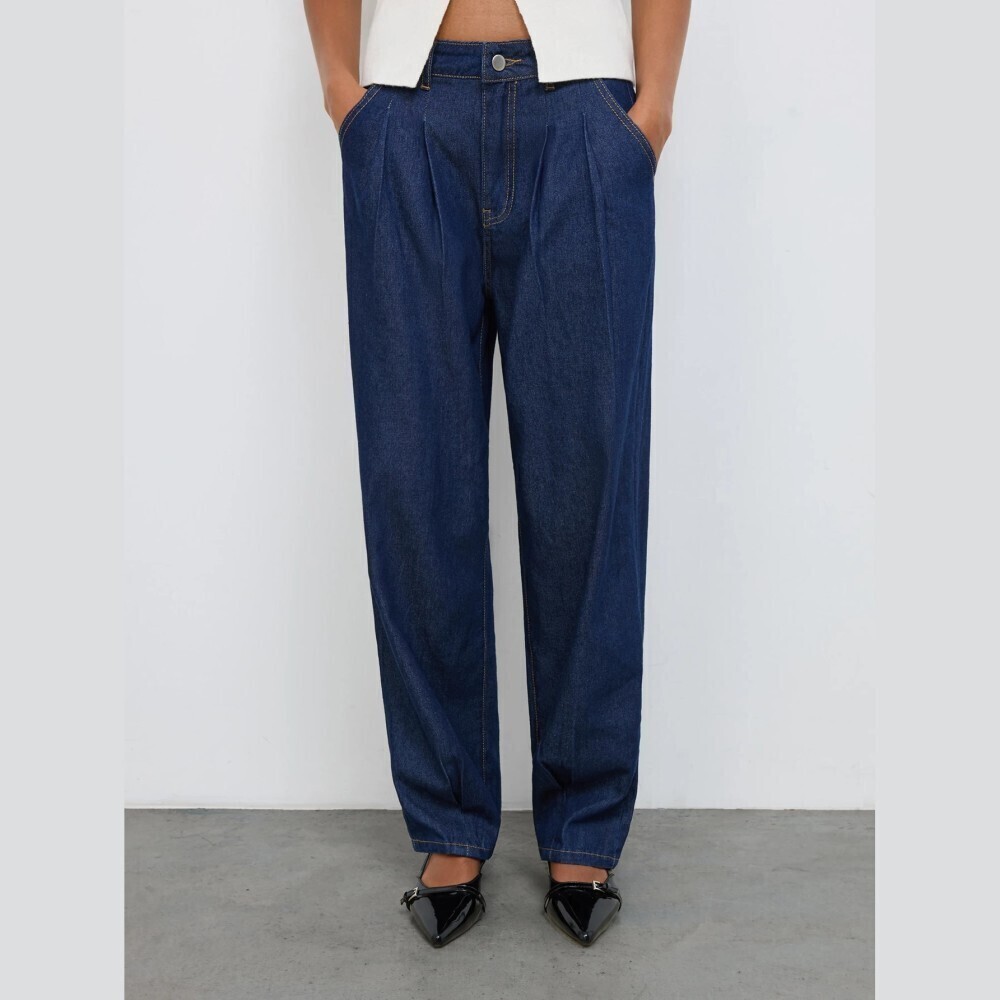 Dark Indigo Pleated High Waist Tapered Carrot Denim Jeans
